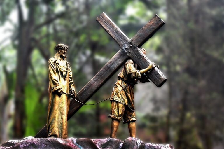 boshakti-jesus-christ-and-the-cross-3057867_1280